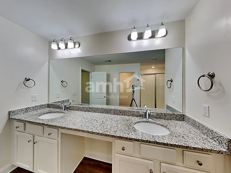 124 Cobblestone Dr — Photo 12