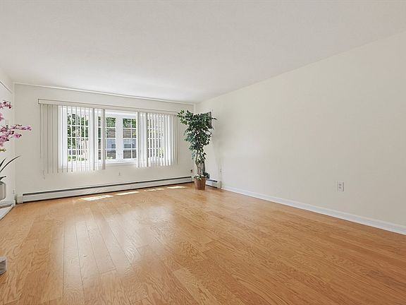 5th image of 80-80 Washington Park Dr #A