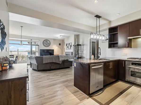 14300 Riverport Way #201, Richmond, BC V6W 0A4