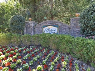 26 Bovensiepen Ct, Roseland, NJ, 07068