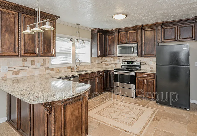 1808 Wilson Dr — Photo 8