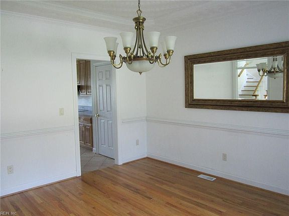 5th image of 105 Van Luik Ct