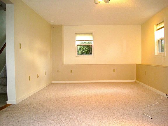 4th image of 11 Griswold Dr