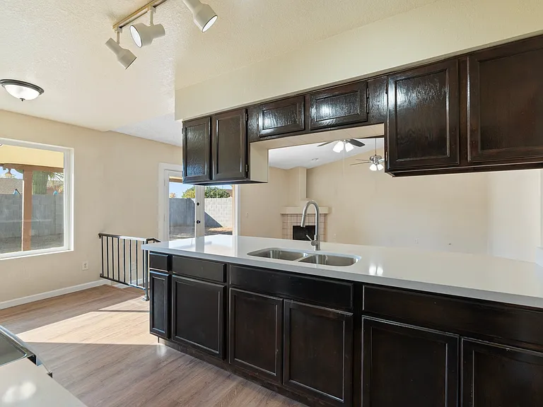 4043 W Sweetwater Ave — Photo 10