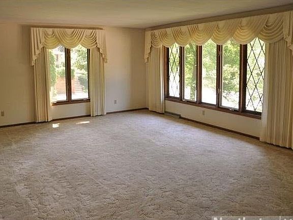 2nd image of 915 Longview Drive