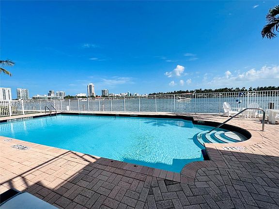 2nd image of 950 Bay Dr #3A