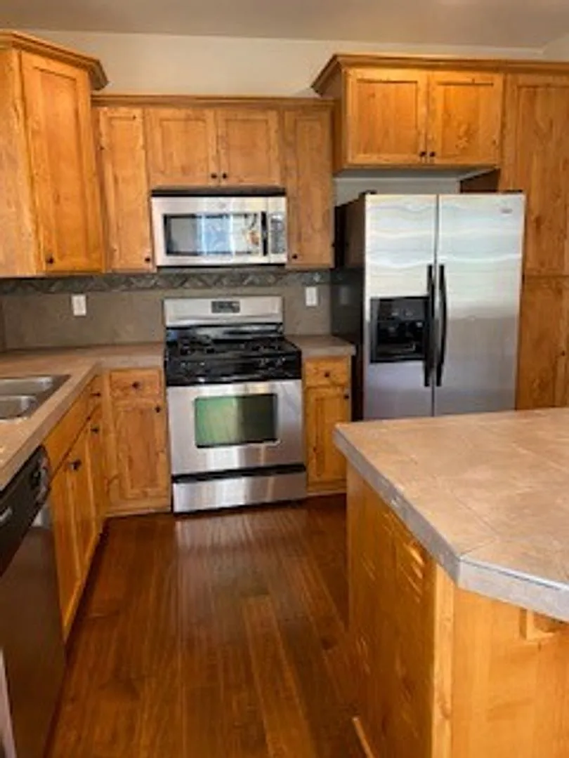 3 Bedroom and 2 1/2 bath Single Family Home with Large Bonus Room — Photo 2