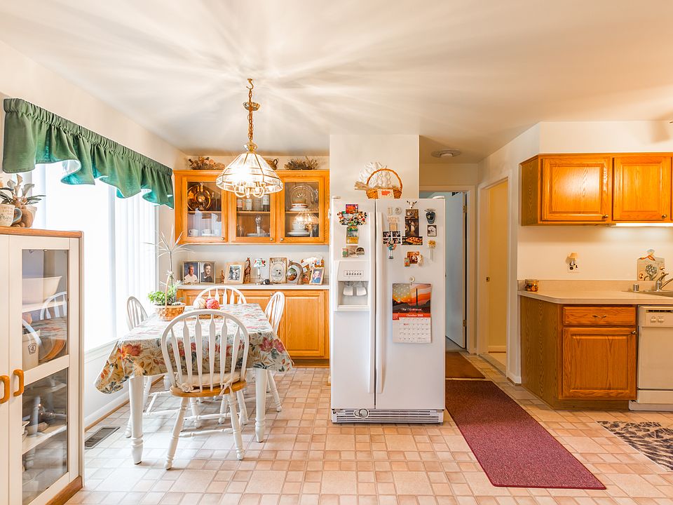 2nd image of 37098 Camelot Dr APT 1
