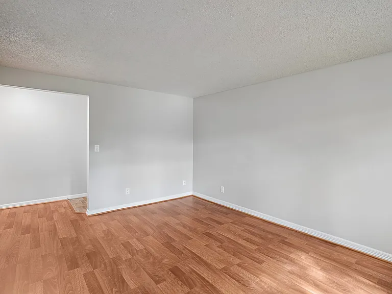 Linden Lane Apartments — Photo 8