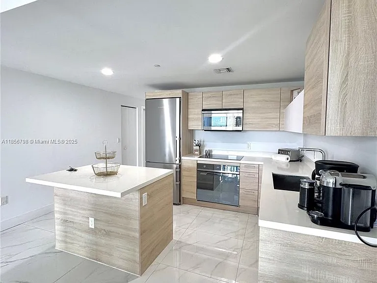 16385 Biscayne Blvd #2720 — Photo 27