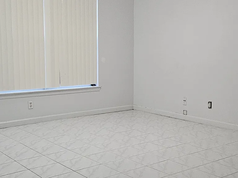 9934 NW 56th Pl — Photo 11