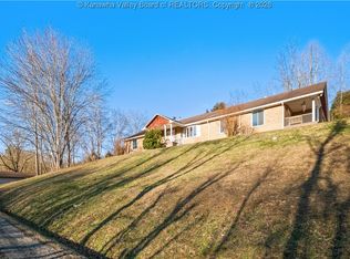 1909 Garretts Bend Rd, Sod, WV 25564