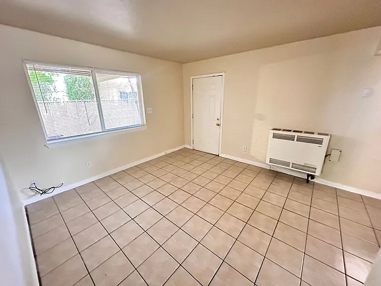501 Texas Street NE — Photo 1
