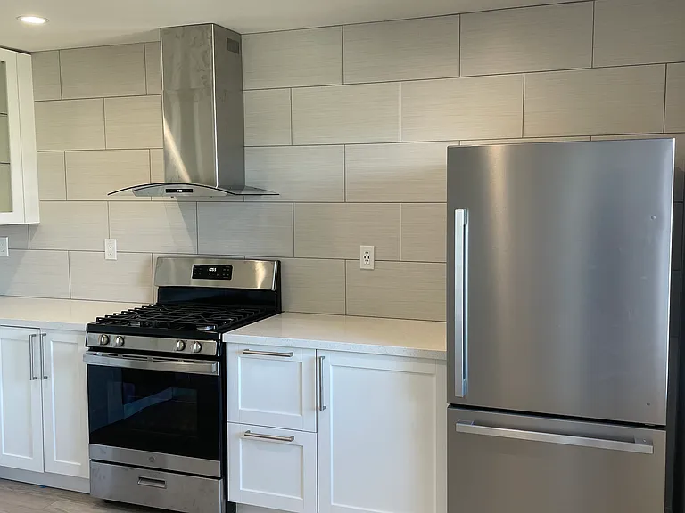 1836 E 25th St #2 — Photo 3
