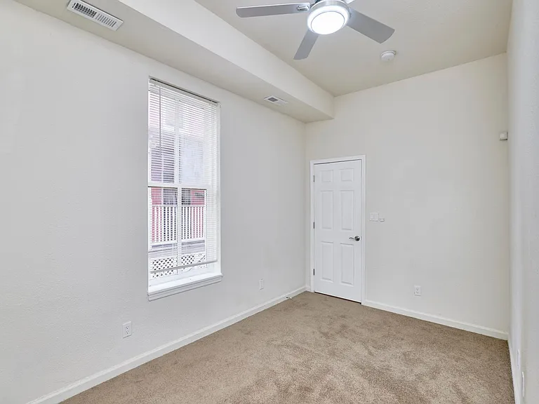1421 N Park Pl — Photo 31