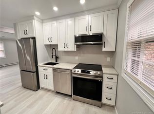 646 Howe Ave APT 11, Shelton, CT 06484
