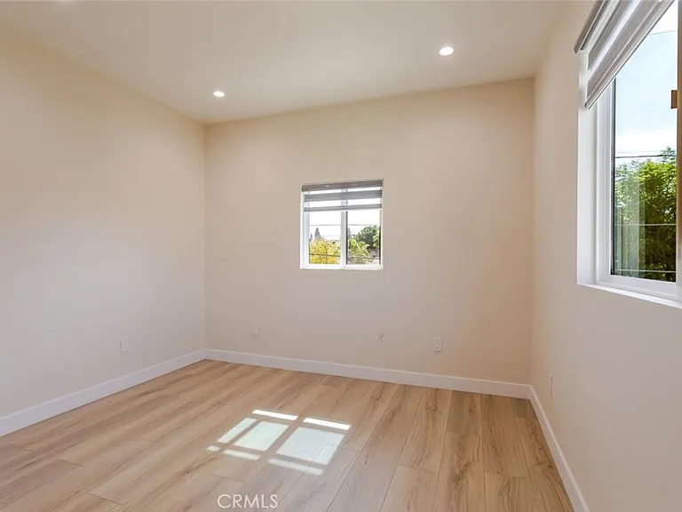 11112 1/2 Emelita St — Photo 13