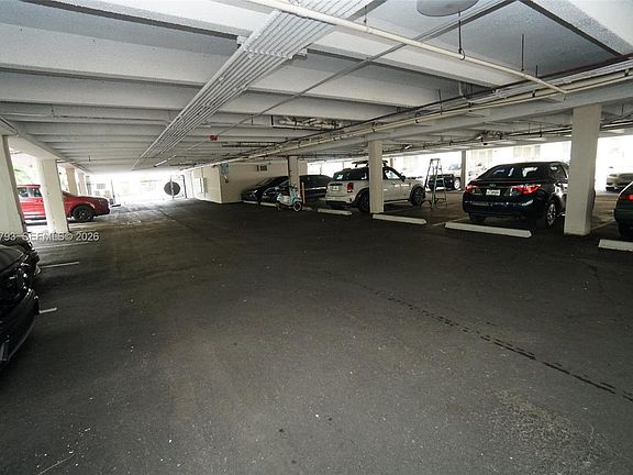 5th image of 1540 Meridian Ave APT 3G