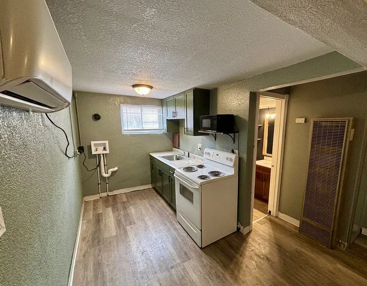 Building Photo - 412 S 10th St #2