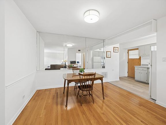 5th image of 5 Garden Dr APT 5
