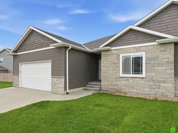 9515 Friedman St, Lincoln, NE 68516