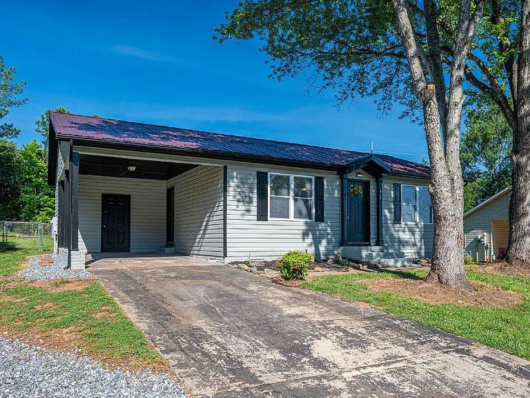 412 Forest Dr — Photo 1