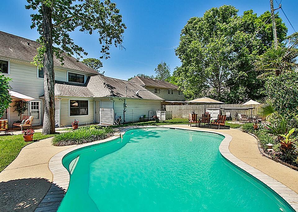 1st image of 15814 Pebble Bend Dr
