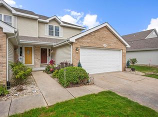 1048 Stonewood Xing #1048, Sun Prairie, WI 53590