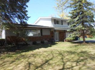 4 Roosevelt Dr, Lockport, NY 14094