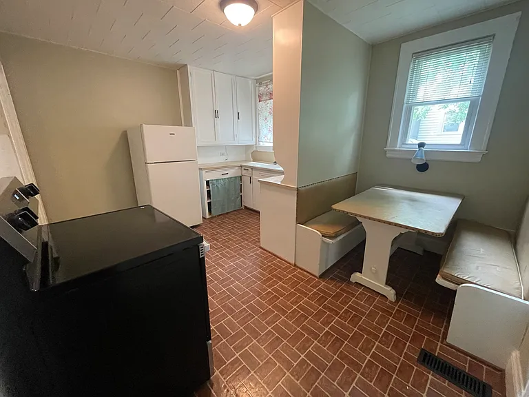 125 Masonic Dr — Photo 3