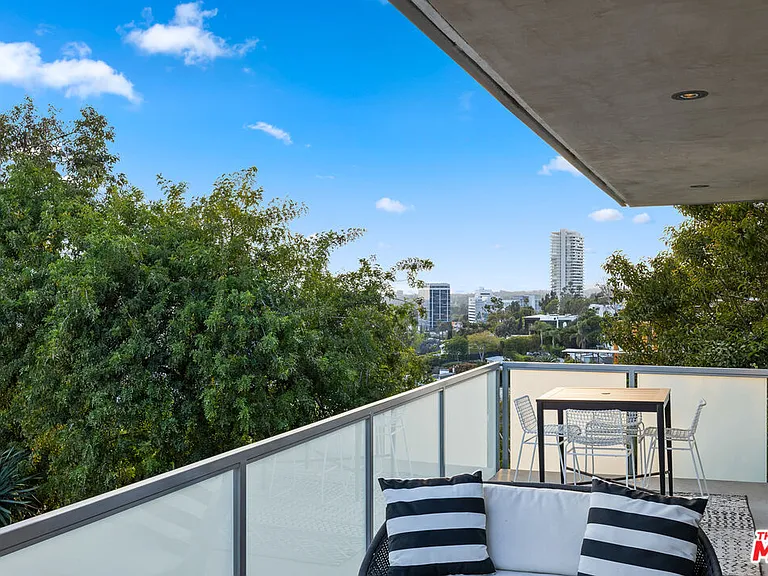 8737 Saint Ives Dr — Photo 15