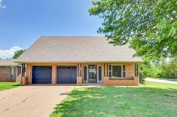 1st image of 300 Bellaire Dr