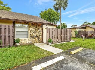 304 Briarwood Cir #4-15, Hollywood, FL 33024