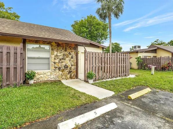 304 Briarwood Cir #4-15, Hollywood, FL 33024