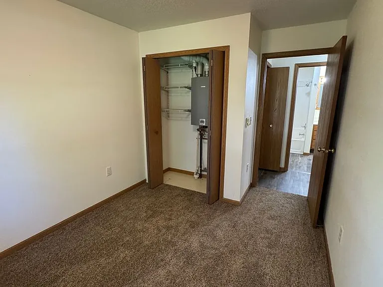 PIONEER BLUFF APARTMENTS — Photo 13