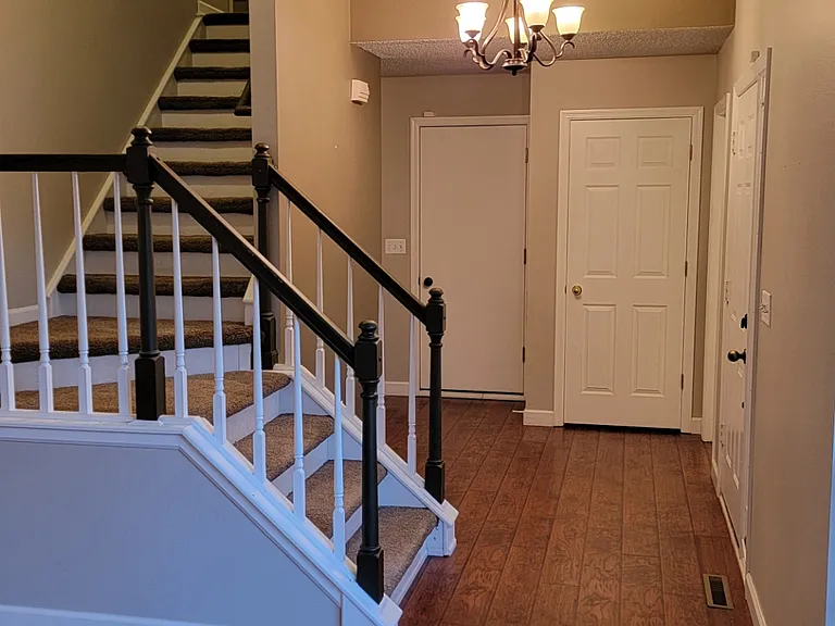 1628 Fox Trail Dr NE — Photo 5