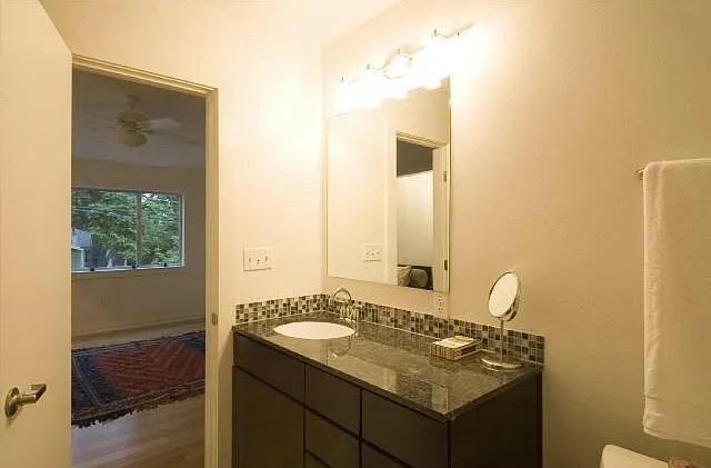 2200 Dickson Dr #219 — Photo 6