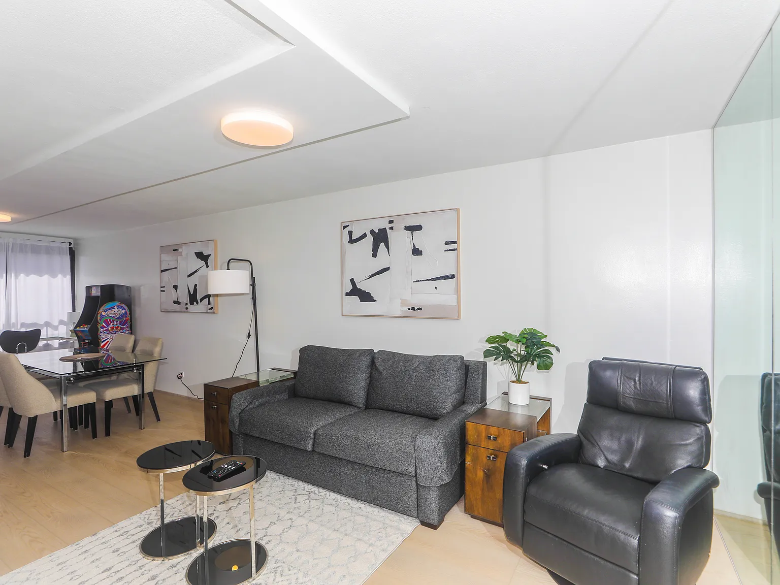 1 bed, 770 sqft, $3,300 — Photo 3