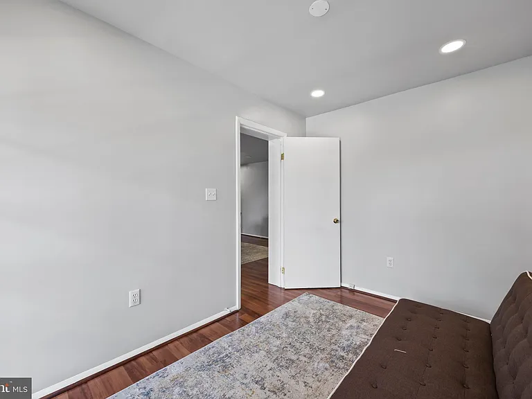 9808 47th Pl #302 — Photo 24