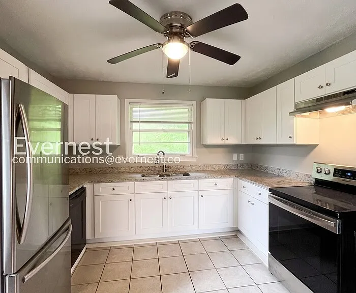 405 Cedarvalley Dr — Photo 5