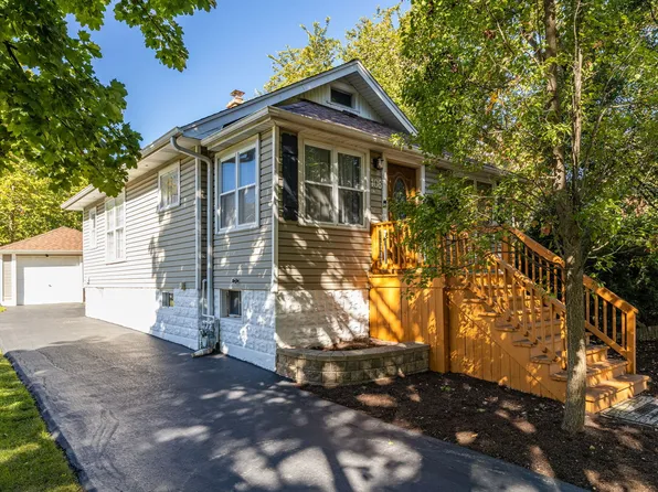 108 N Williams St, Westmont, IL 60559