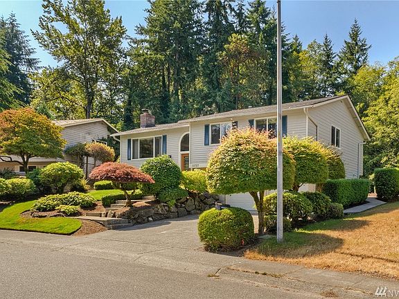 Beautiful landscaping both in front and back yard