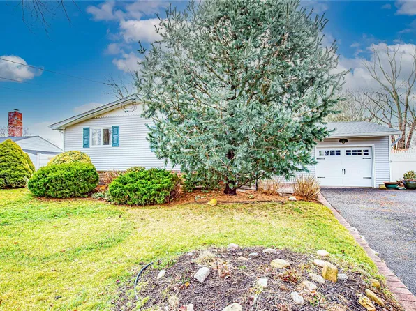20 Sharon Lane, Deer Park, NY 11729