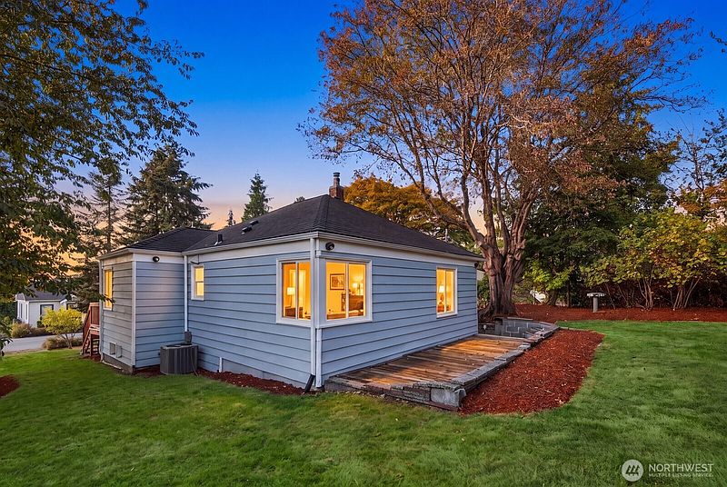 3rd image of 10032 11th Avenue SW
