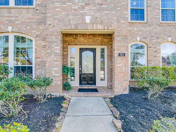 2nd image of 9810 Saxon Glen Ln