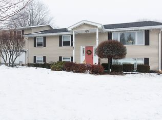 40 Edgewood Dr, Kewanee, IL 61443