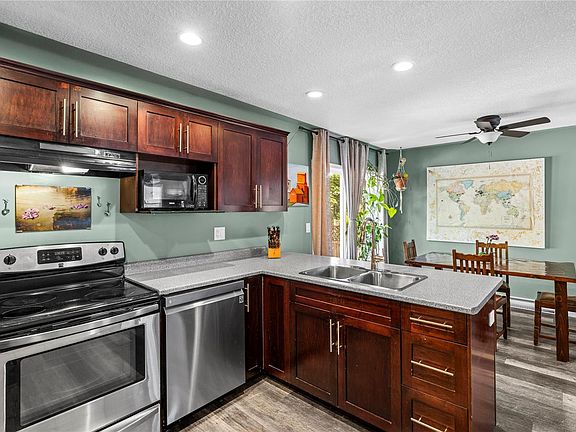5th image of 9625 Askew Creek Dr