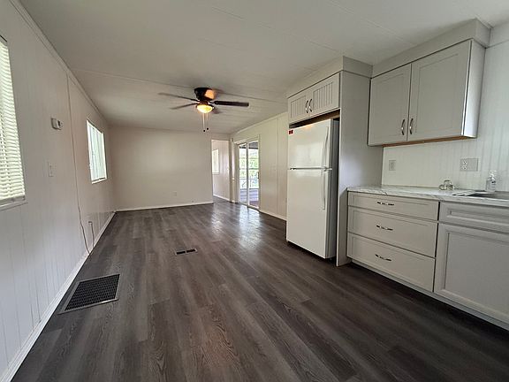 4th image of 158 E Piedmont Ave #158