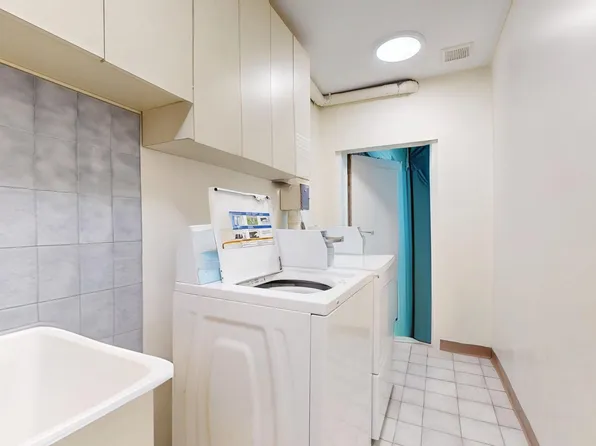 45-44 Vernon Boulevard image 8 of 17