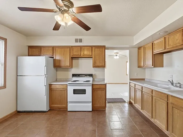 4009 Twin City Dr — Photo 9